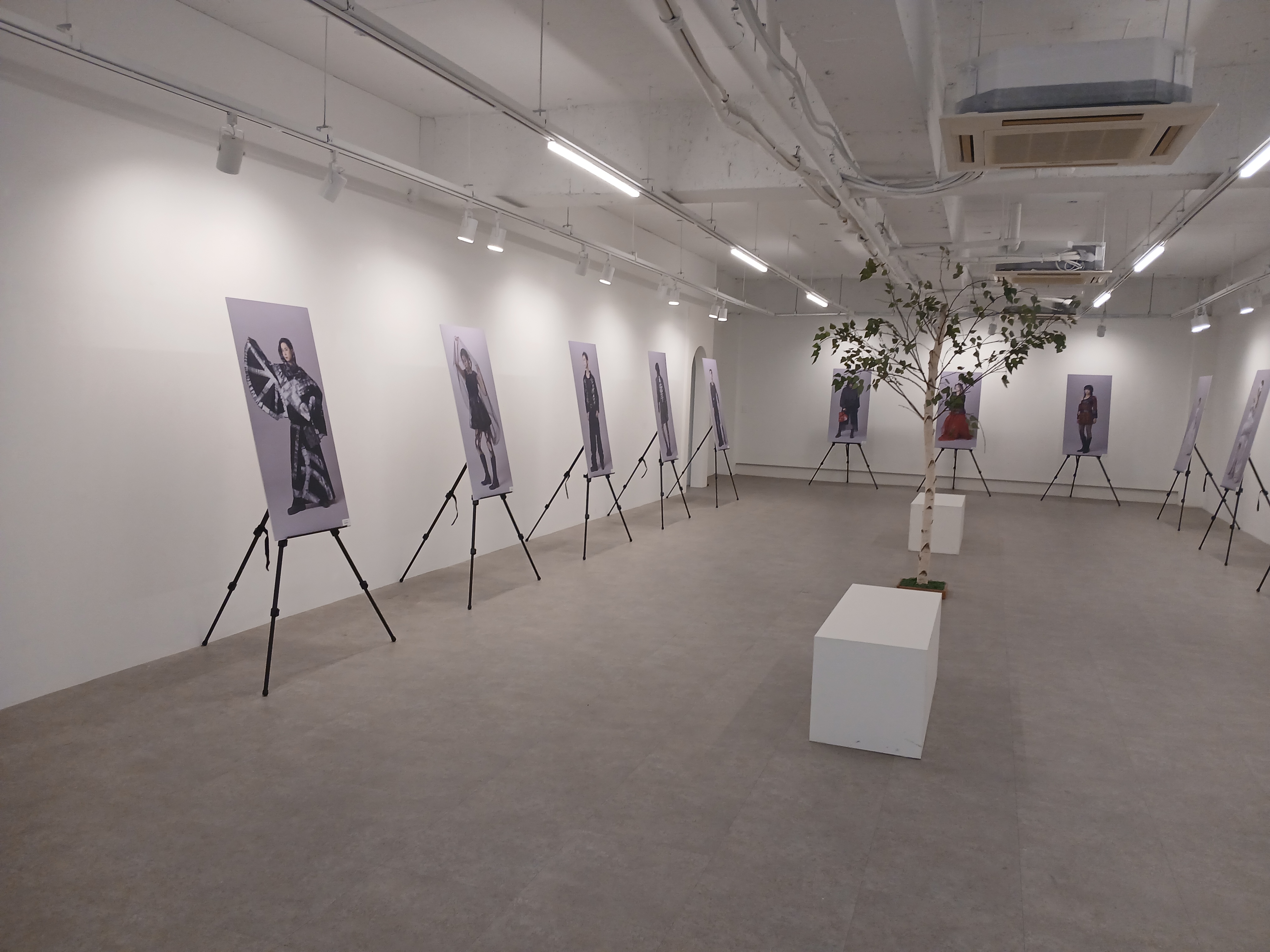 [패션스타일디자인]2025 패션아카이브-사진전 7번째 첨부파일 이미지