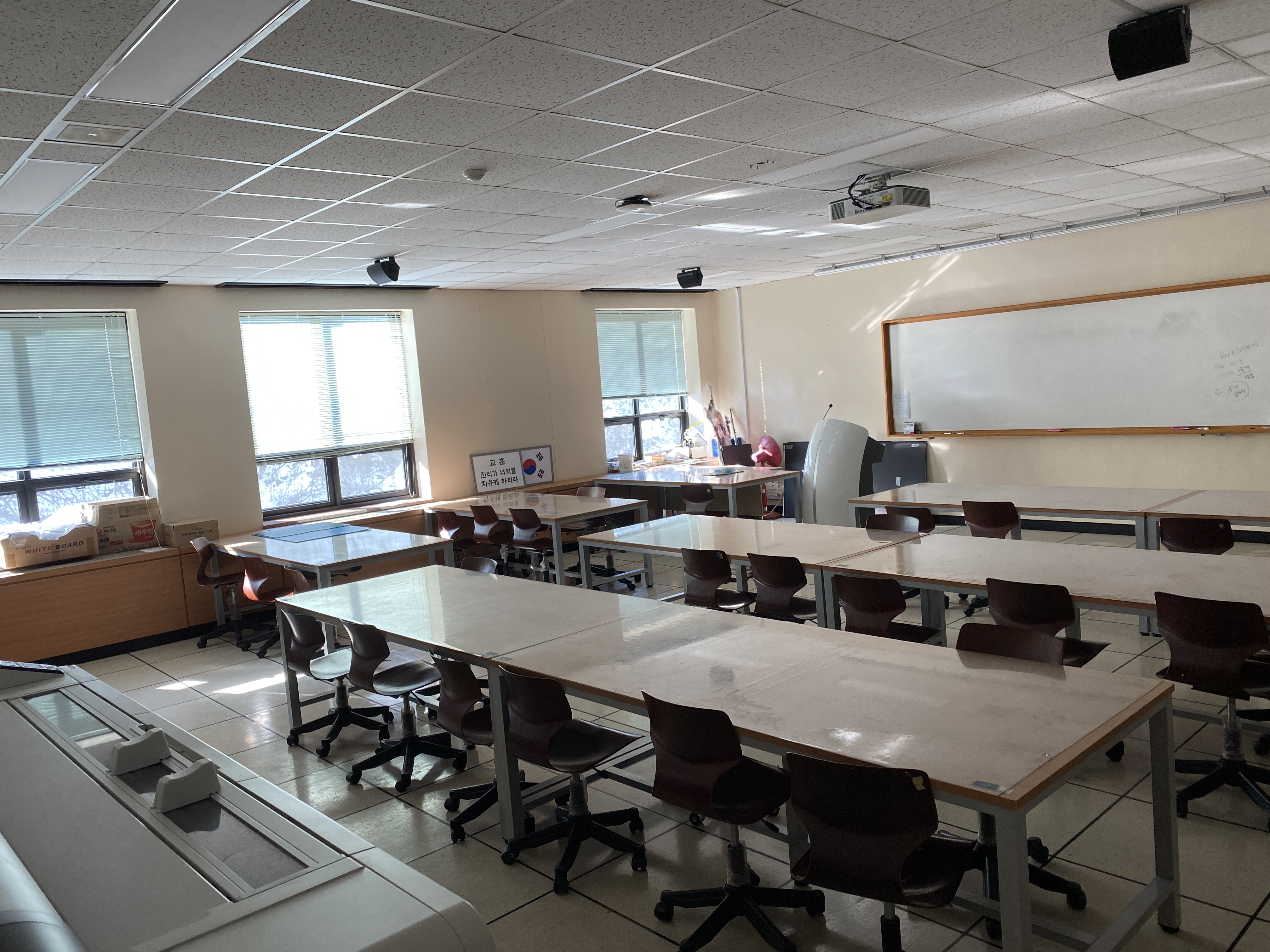 2023학년도 웹툰애니메이션학부 806호 실습실 및 기자재 현황 1번째 첨부파일 이미지